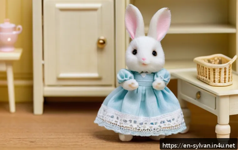 실바니안 가족의 시대별 변천사 - A detailed close-up of a Sylvanian Families figure from the 1980s era, featuring a fuzzy, plush-text...
